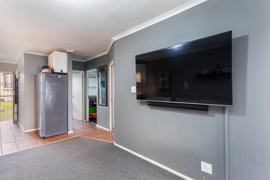 2 Bedroom Property for Sale in Oakglen Western Cape